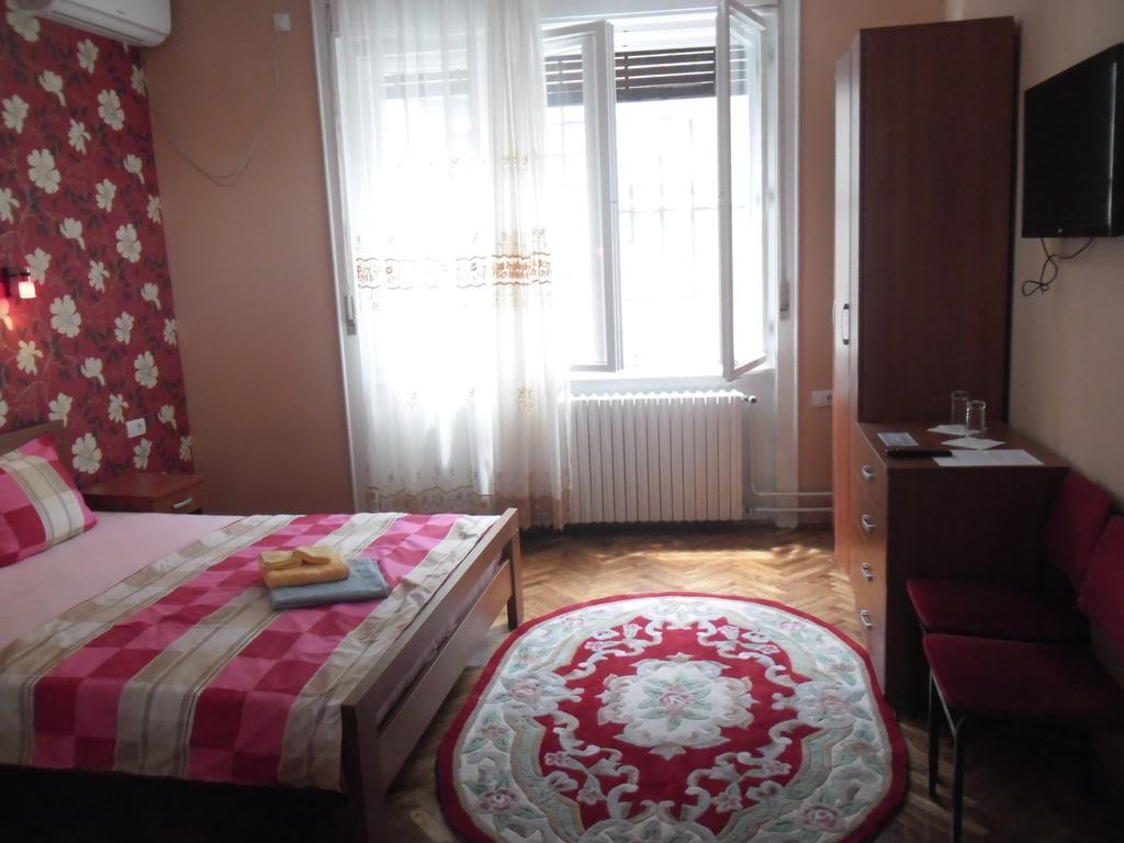 Family Top Rooms Bela Lada Sobe Novi Sad Cameră foto