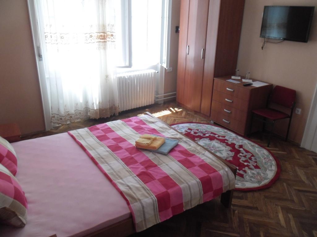 Family Top Rooms Bela Lada Sobe Novi Sad Cameră foto